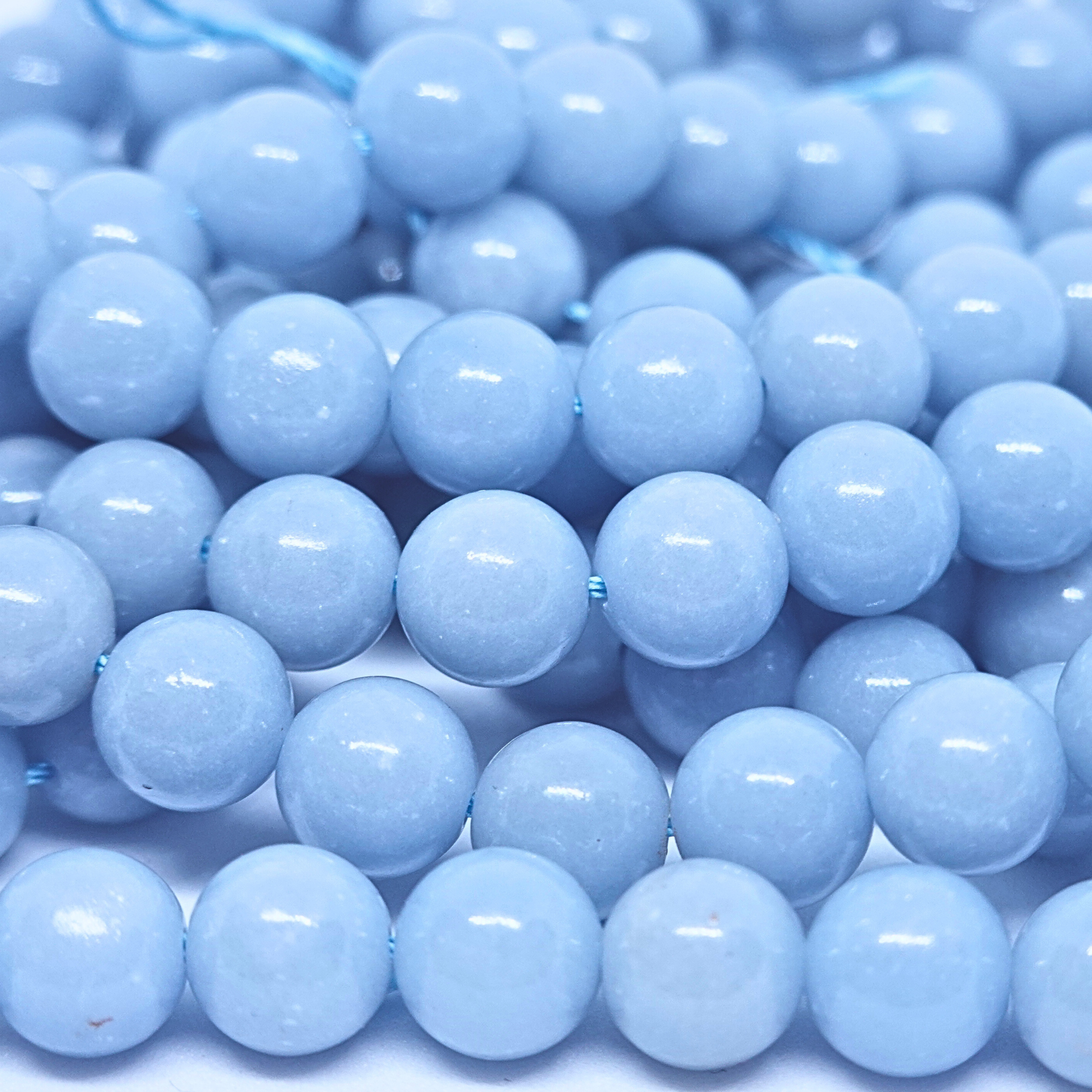 Angélite bleue - Rang de perles rondes sur fil en 6 ou 8 mm - Grade A Lovaneo grossiste perle semi precieuse