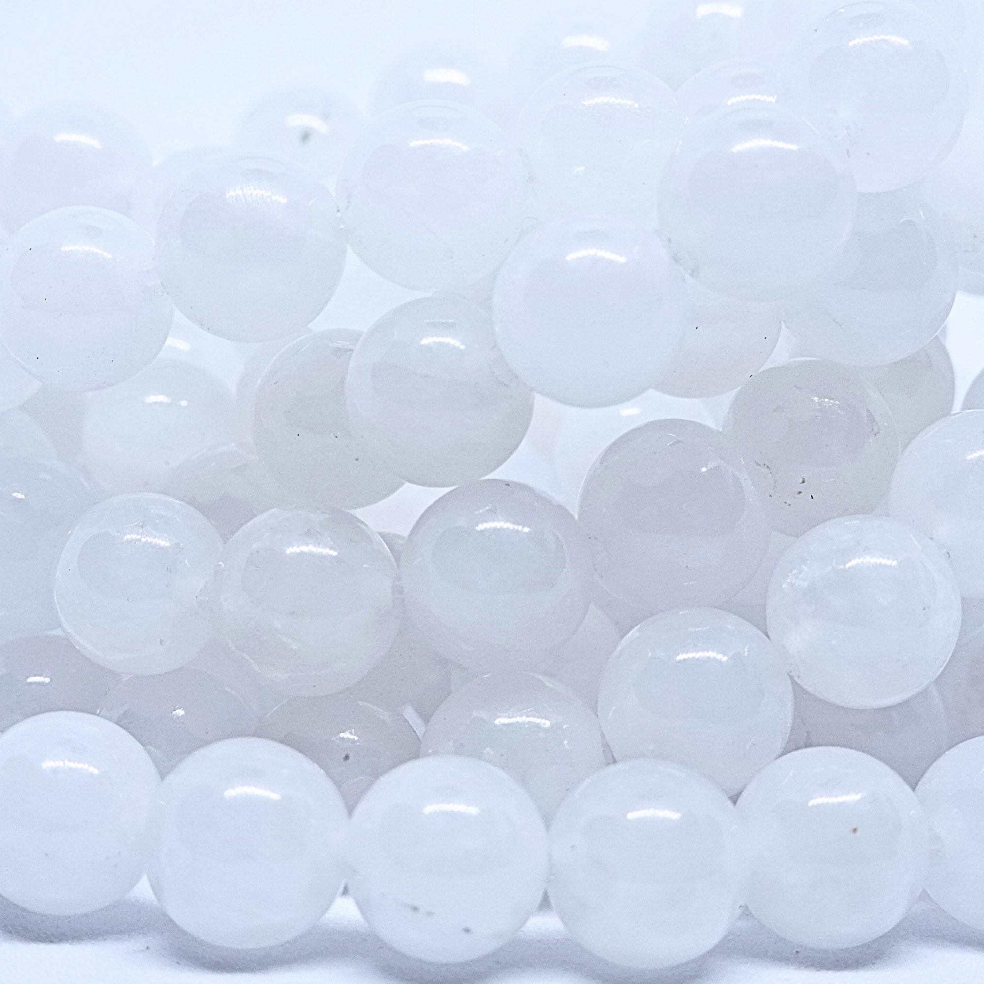 Aventurine Blanche - Rang de perles rondes sur fil en 6 ou 8 mm - Grade A Lovaneo grossiste perle semi precieuse