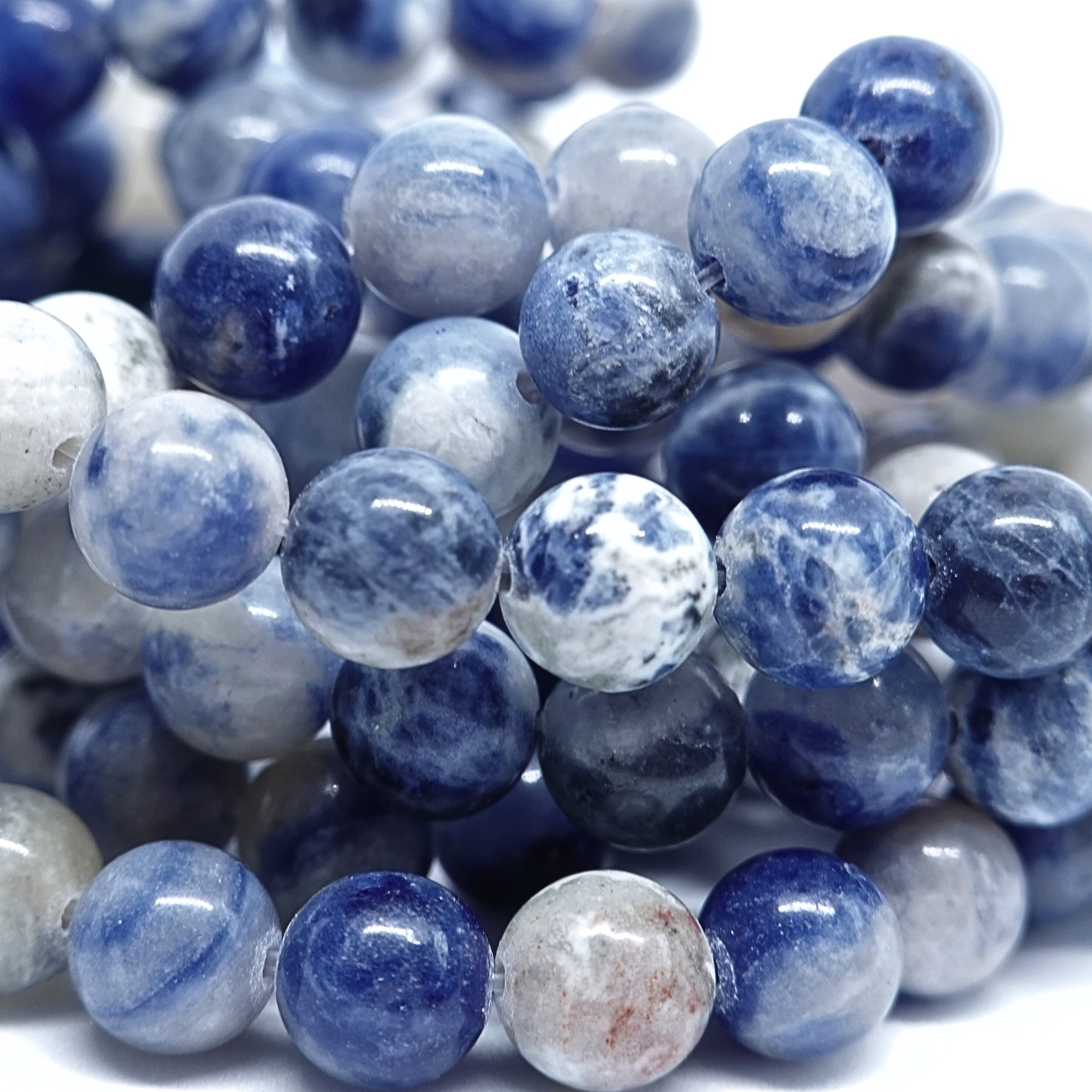 Sodalite - Rang de perles rondes sur fil en 6 ou 8 mm - Grade Regular - Afrique du Sud Lovaneo grossiste perle semi precieuse