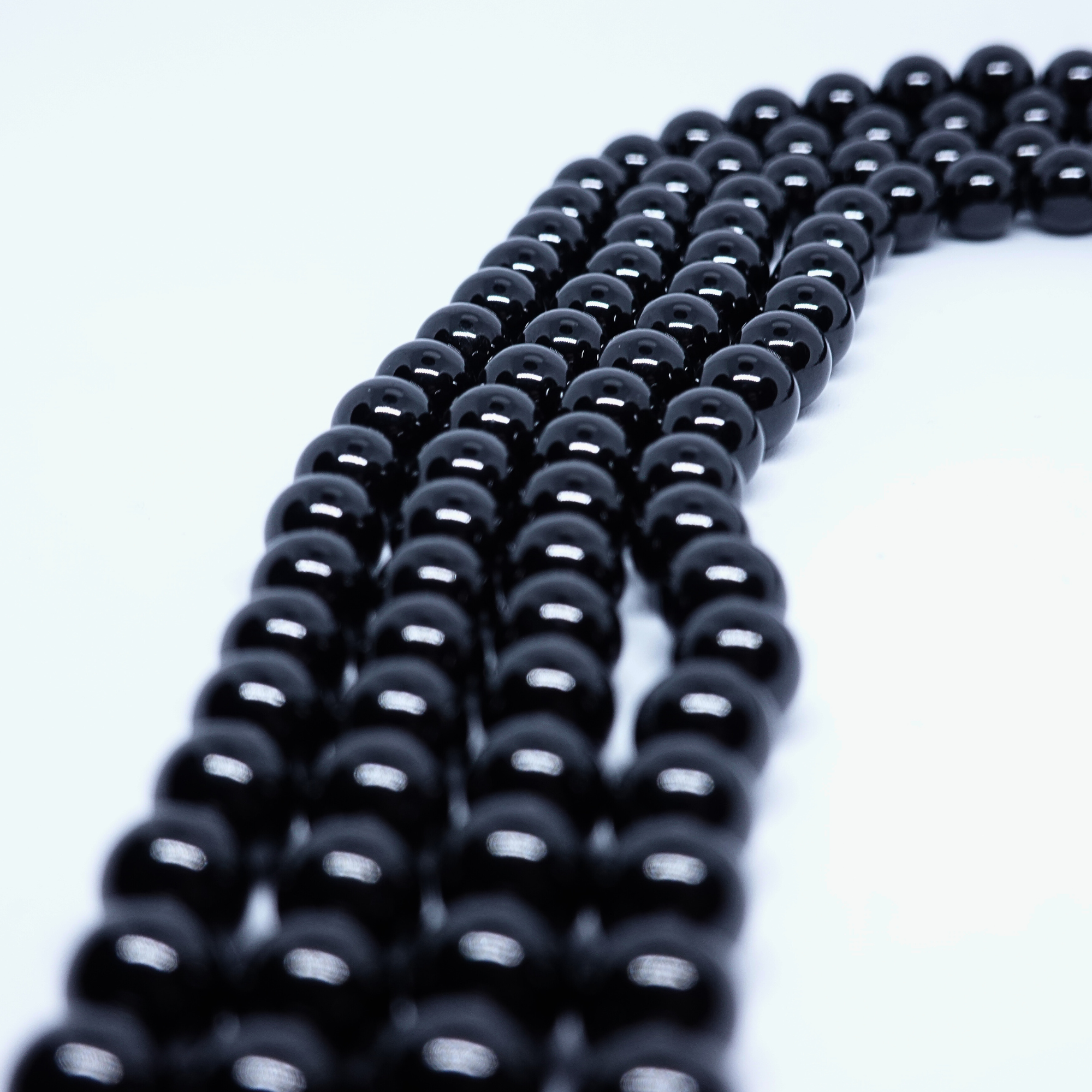 Spinelle Noir - Rang de perles rondes sur fil en 6 ou 8 mm - Grade Regular
