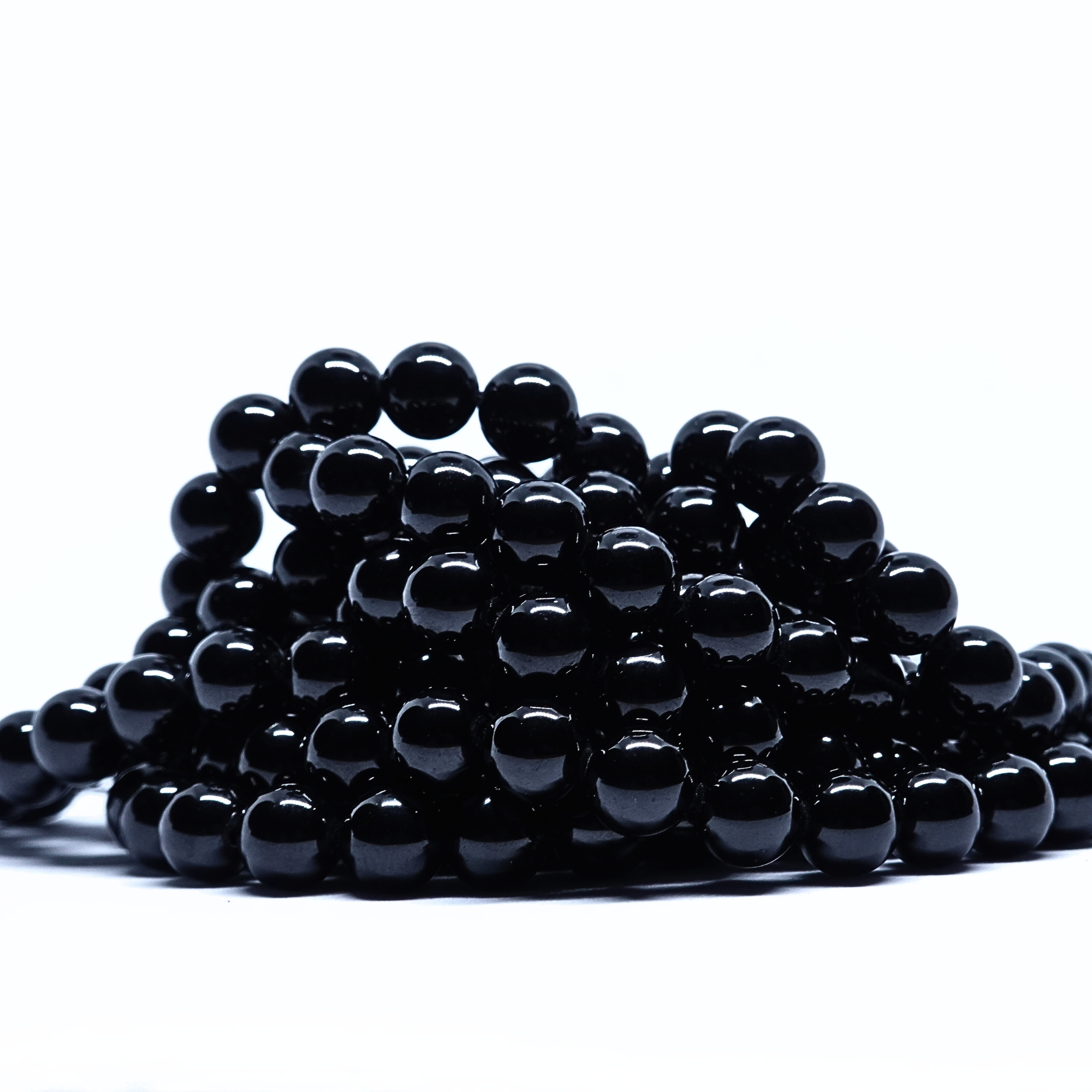 Spinelle Noir - Rang de perles rondes sur fil en 6 ou 8 mm - Grade Regular