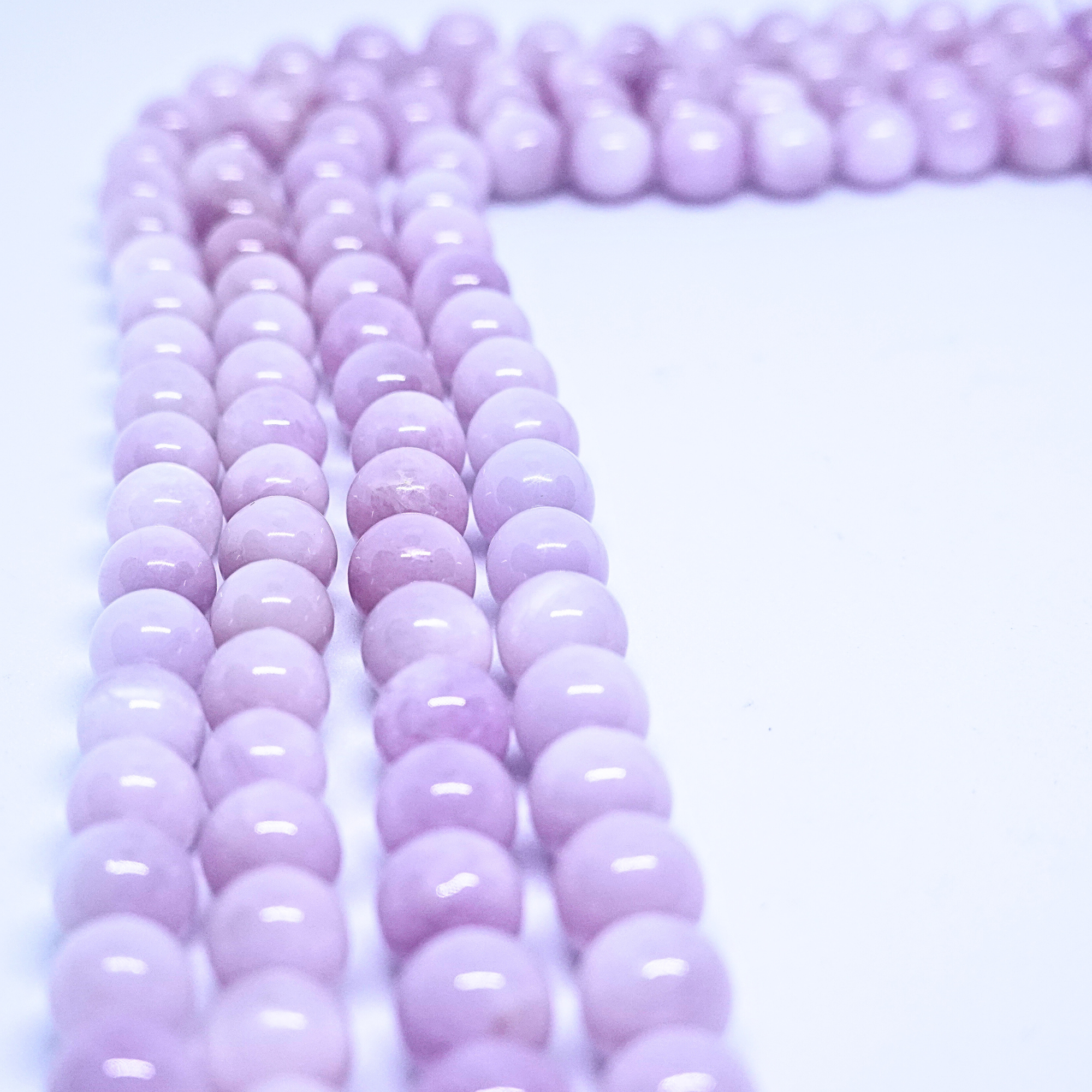 Kunzite - Rang de perles rondes sur fil en 6 ou 8 mm - Grade A