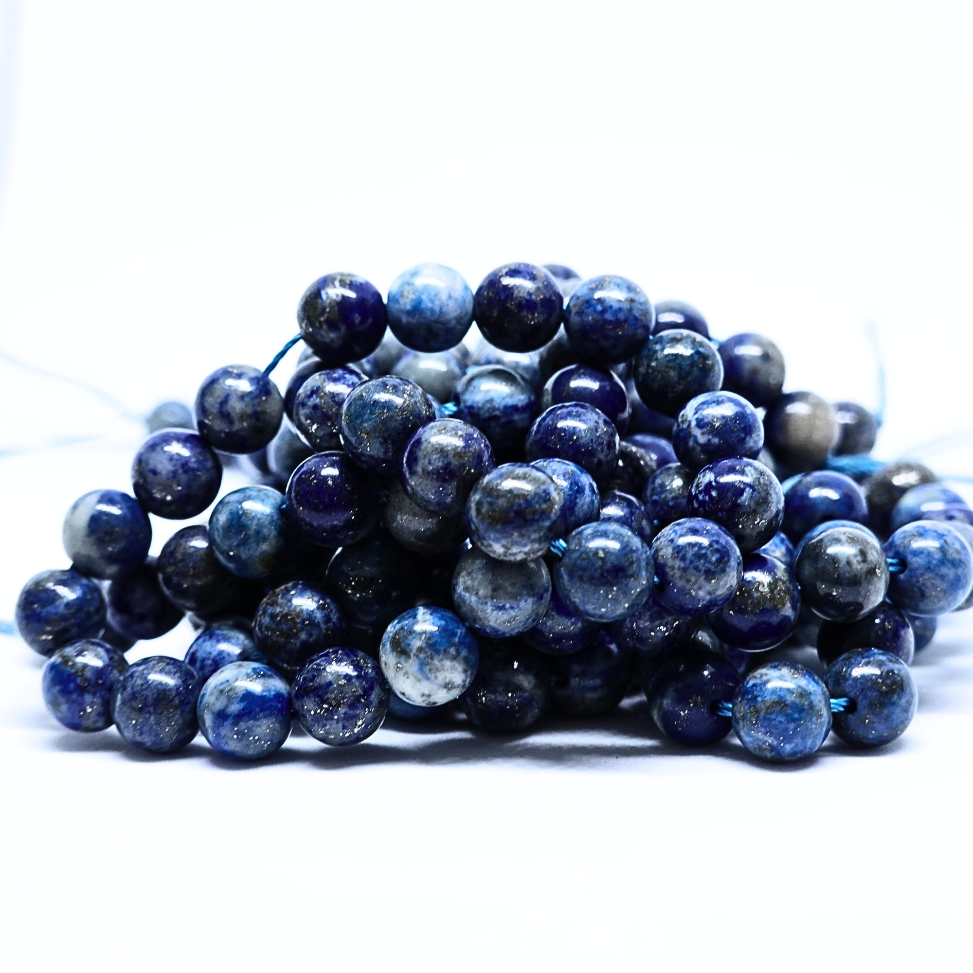 Lapis Lazuli - Rang de perles rondes sur fil en 6 ou 8 mm - Grade Regular