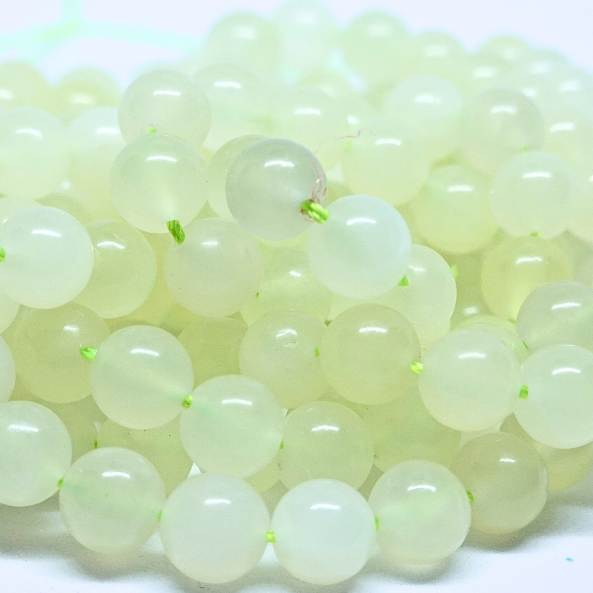 Jade Mountain - Rang de perles rondes sur fil en 6 ou 8 mm - Grade AA