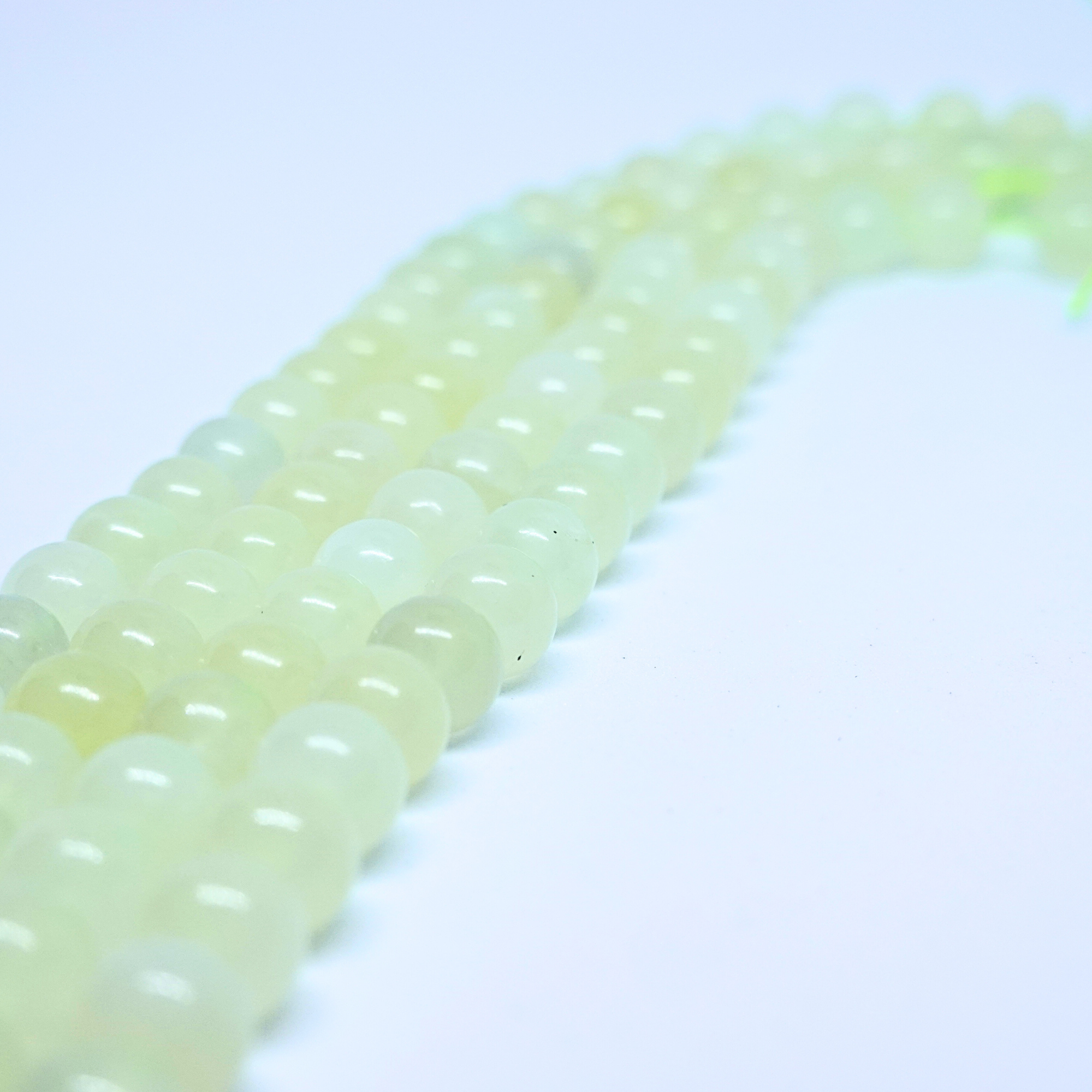 Jade Mountain - Rang de perles rondes sur fil en 6 ou 8 mm - Grade AA