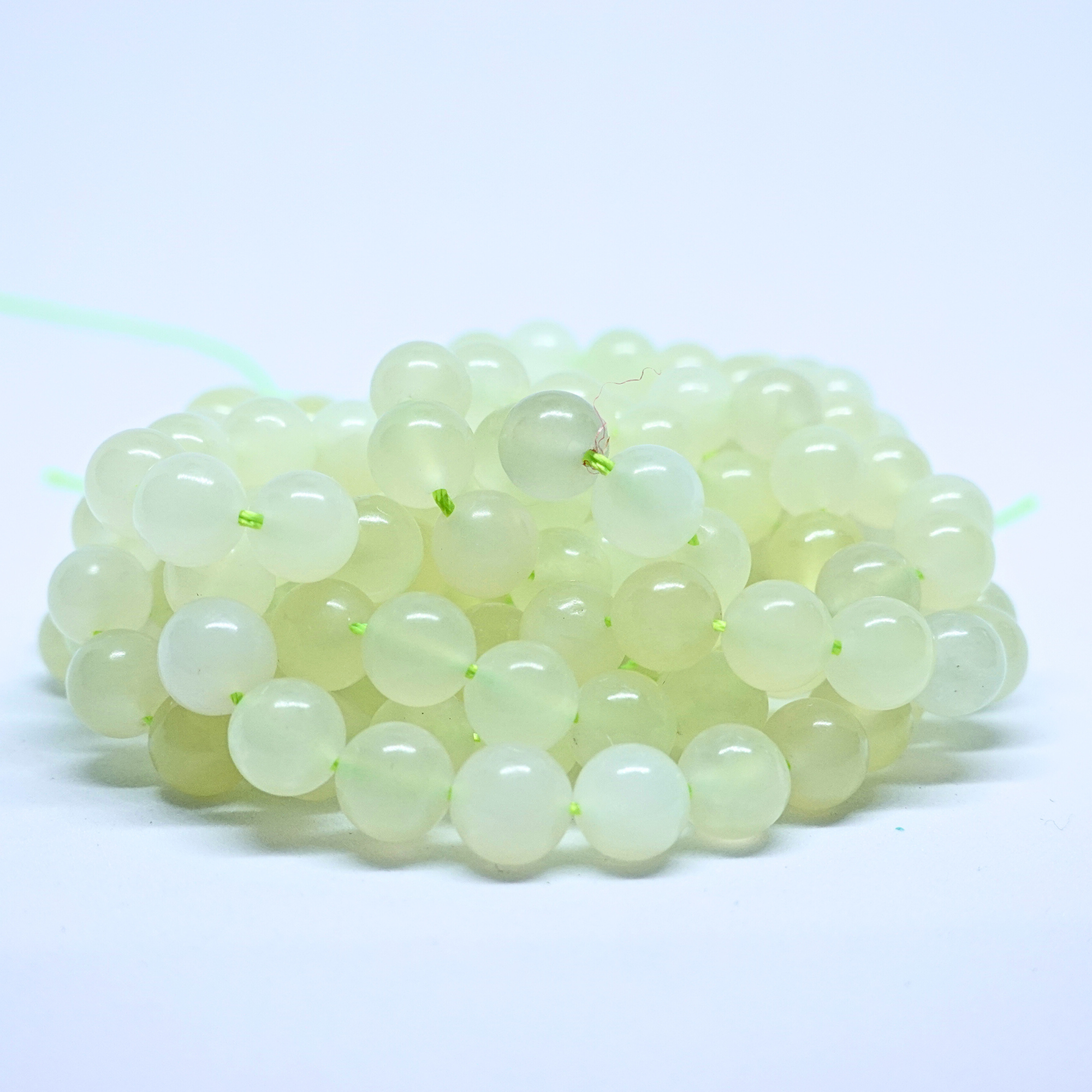 Jade Mountain - Rang de perles rondes sur fil en 6 ou 8 mm - Grade AA