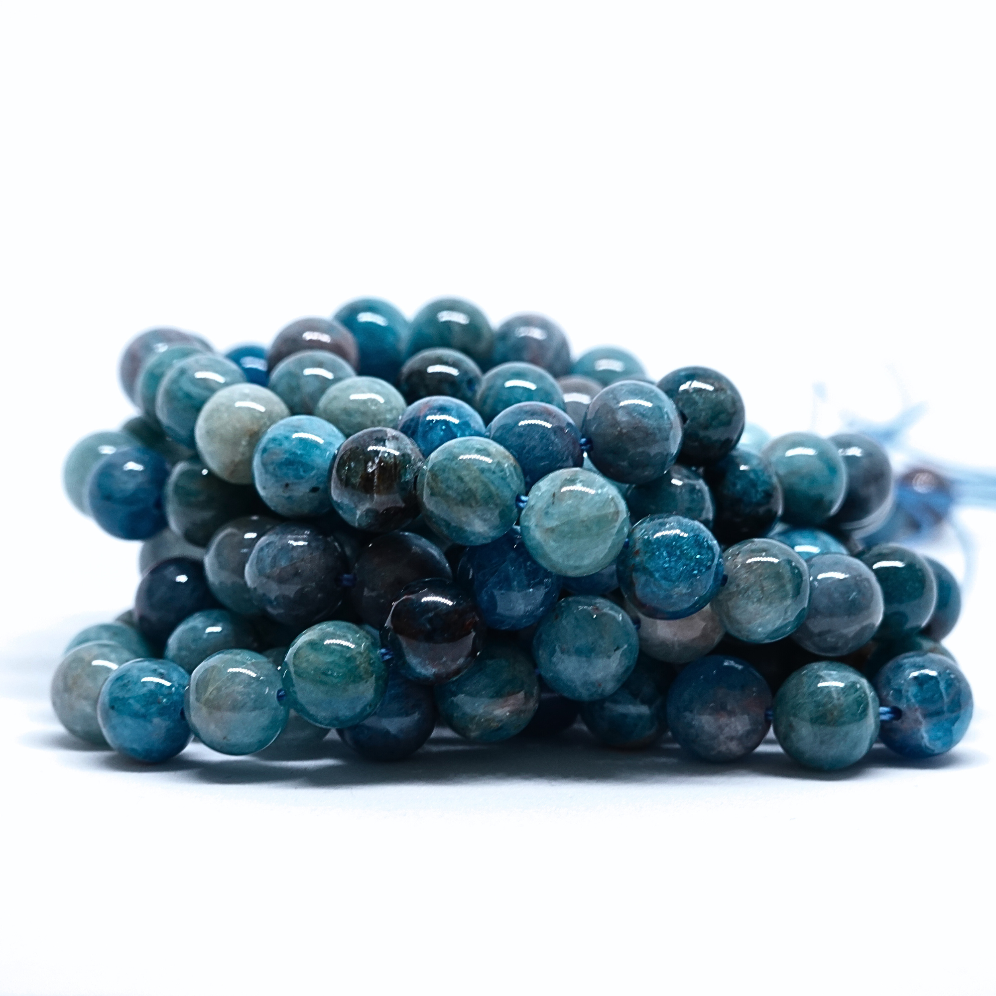 Apatite Bleue - Rang de perles rondes sur fil en 6 ou 8 mm - Grade Regular