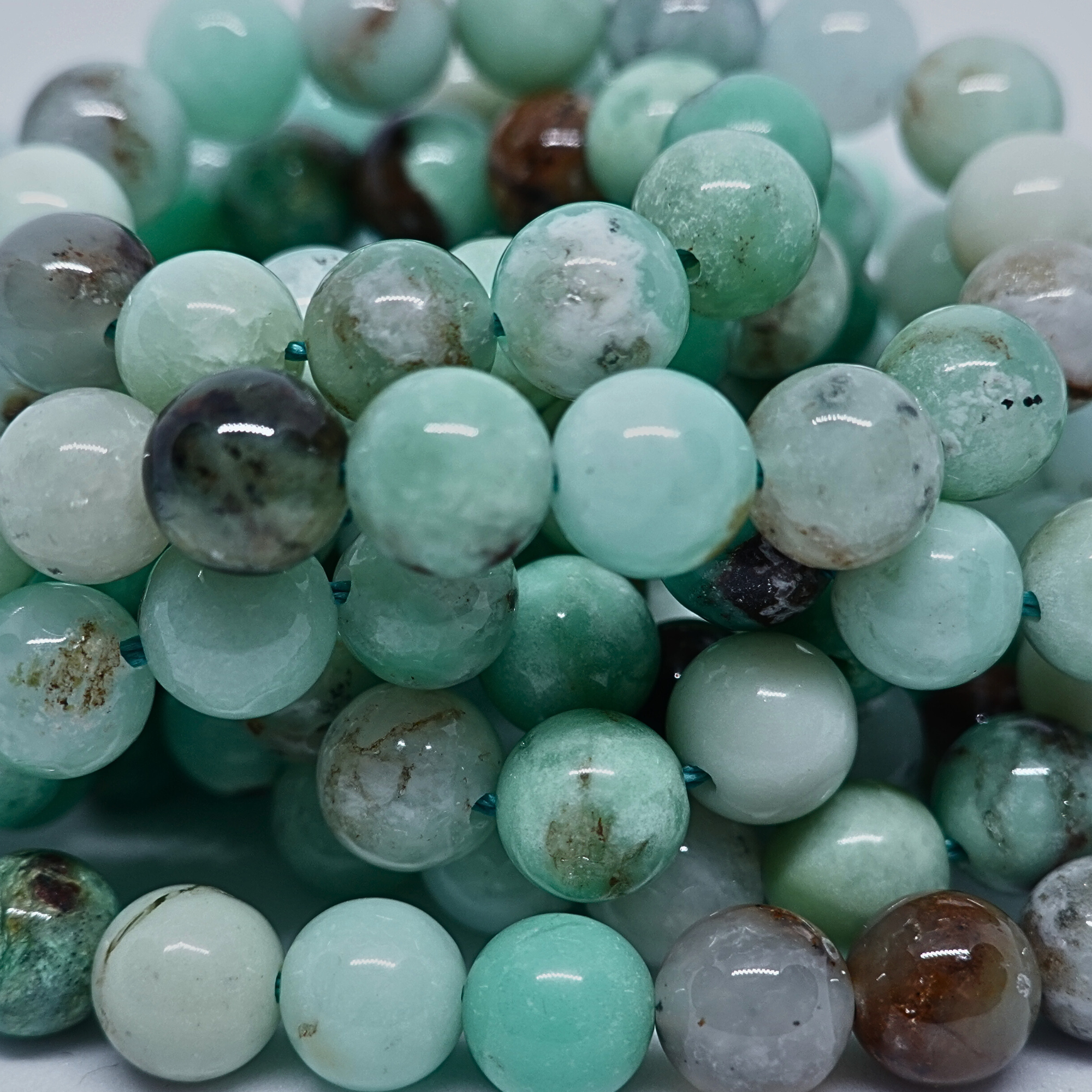 Chrysoprase - Rang de perles rondes sur fil en 6 ou 8 mm - Grade Regular Lovaneo grossiste perle semi precieuse