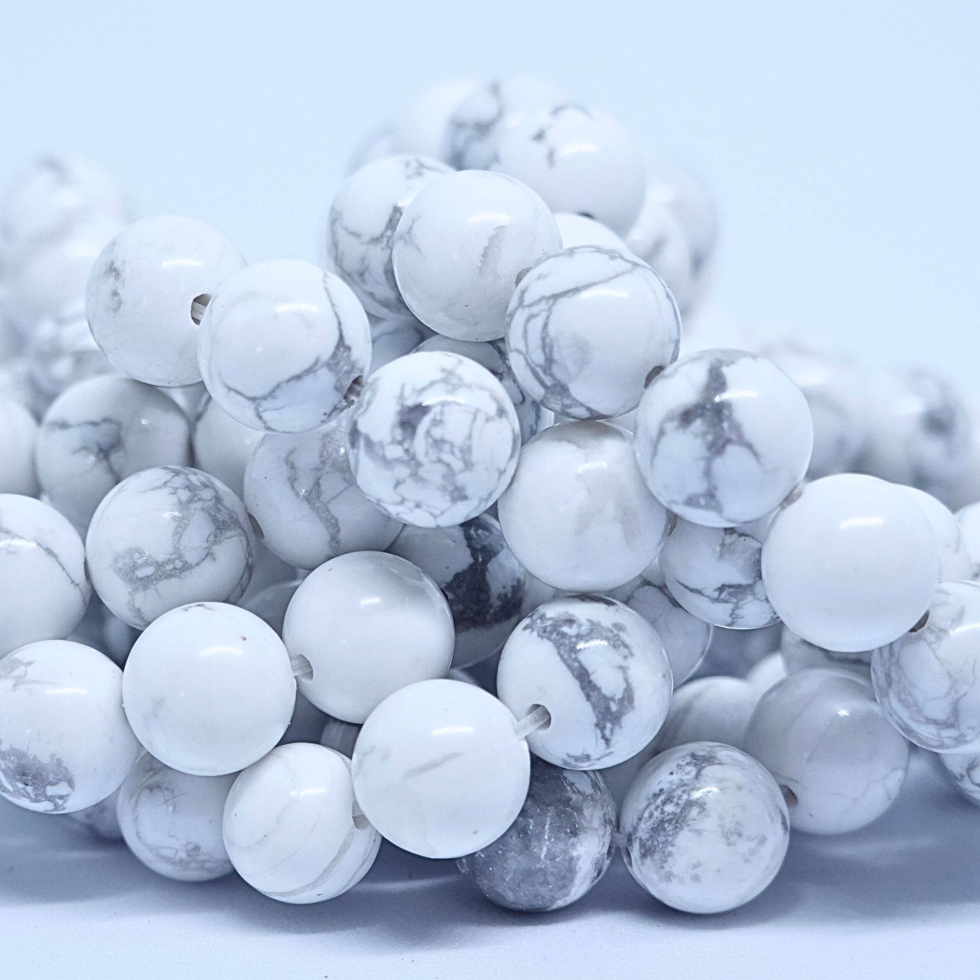 Howlite - Rang de perles rondes sur fil en 6 ou 8 mm - Grade A Lovaneo grossiste perle semi precieuse