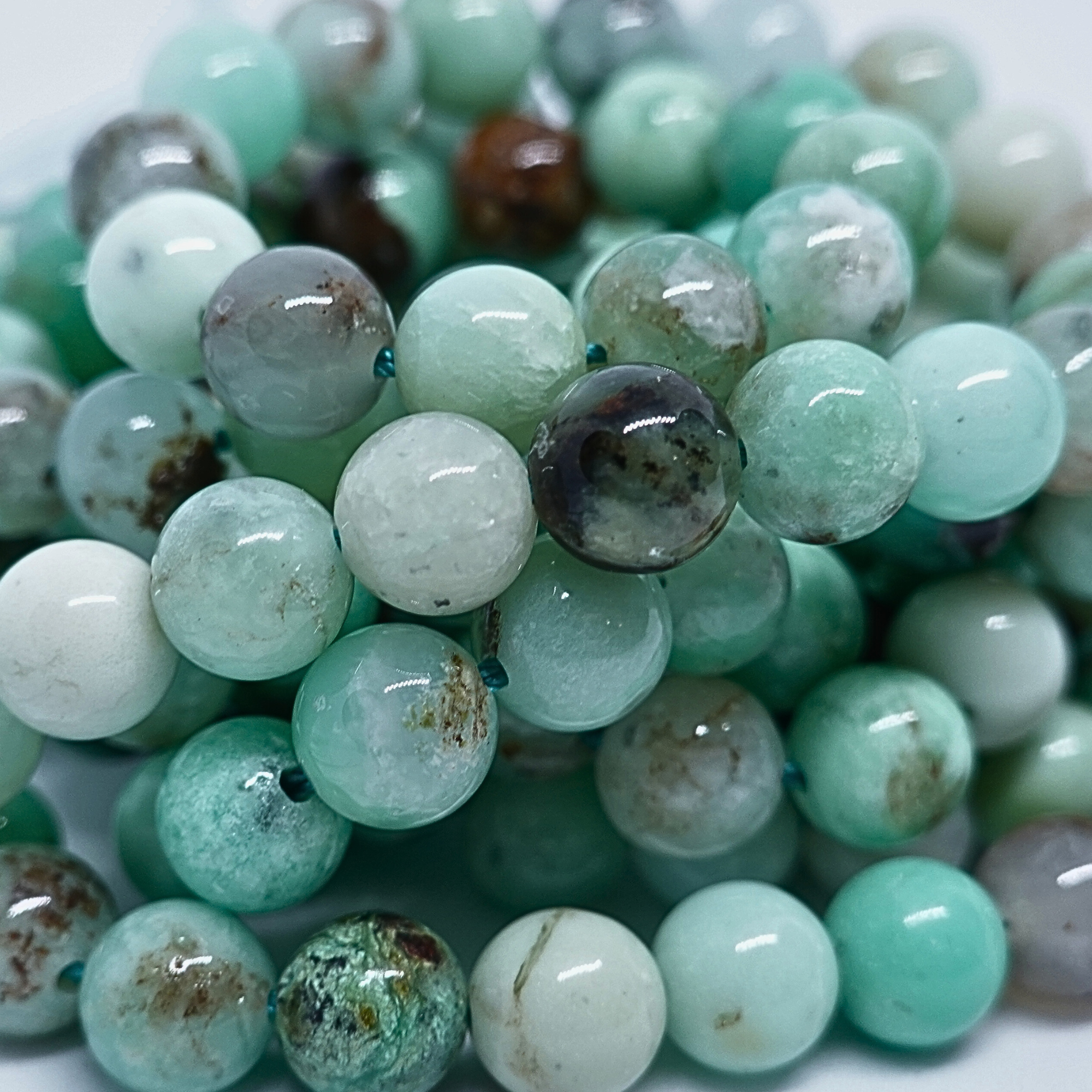 Chrysoprase - Rang de perles rondes sur fil en 6 ou 8 mm - Grade Regular Lovaneo grossiste perle semi precieuse